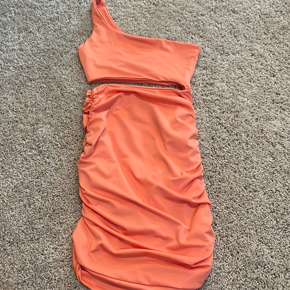 Coral/Orange one should cutout dress size XS